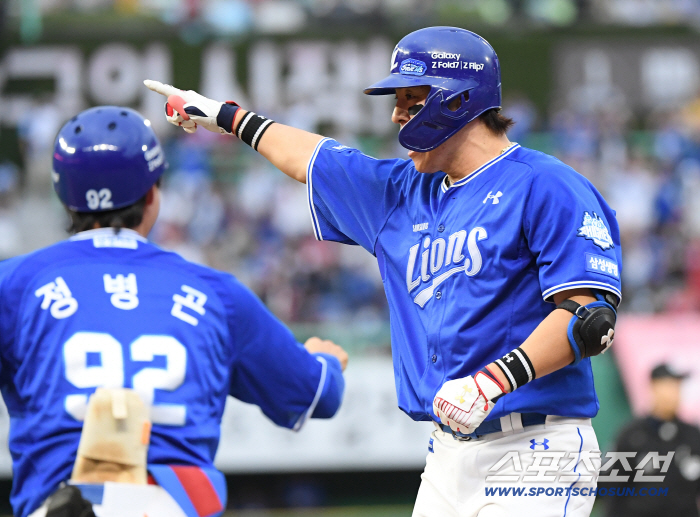  Kang Minho hit a timely hit