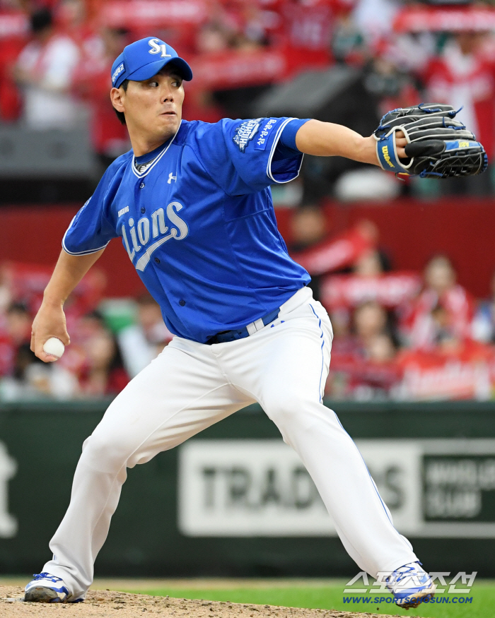  Kim Jaeyoon puts the finishing touches on the 7th inning