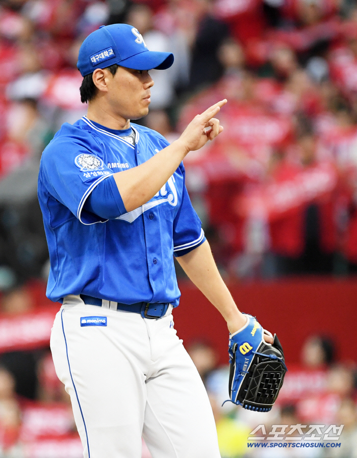  Kim Jaeyoon puts the finishing touches on the 7th inning
