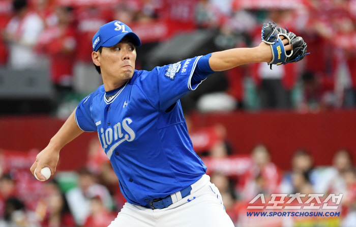  Kim Jaeyoon puts the finishing touches on the 7th inning