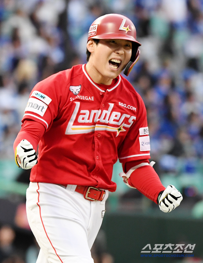 Kim Sung-wook hits a walk-off home run against Furado