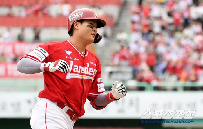  Ko Myung-joon starts his fall baseball home run
