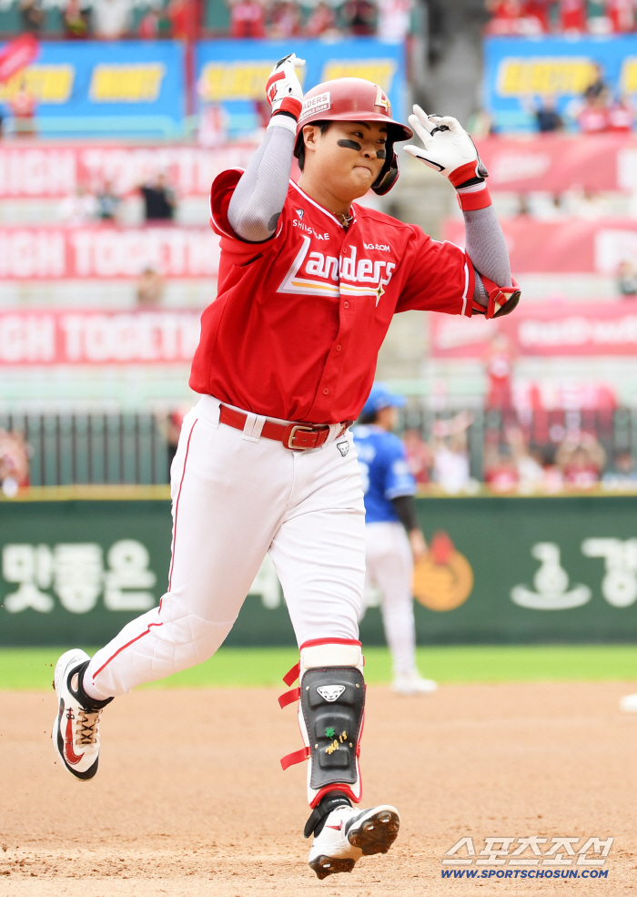  Ko Myungjun's solo shot, bang