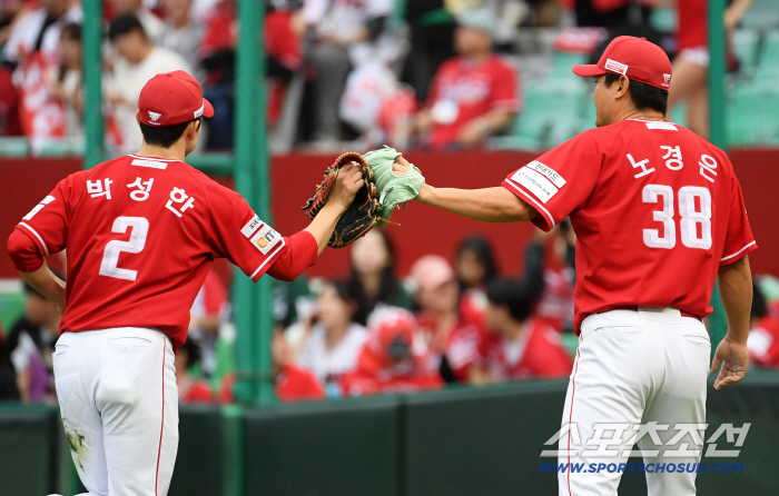  Park Sung Han and Noh Kyung are in harmony