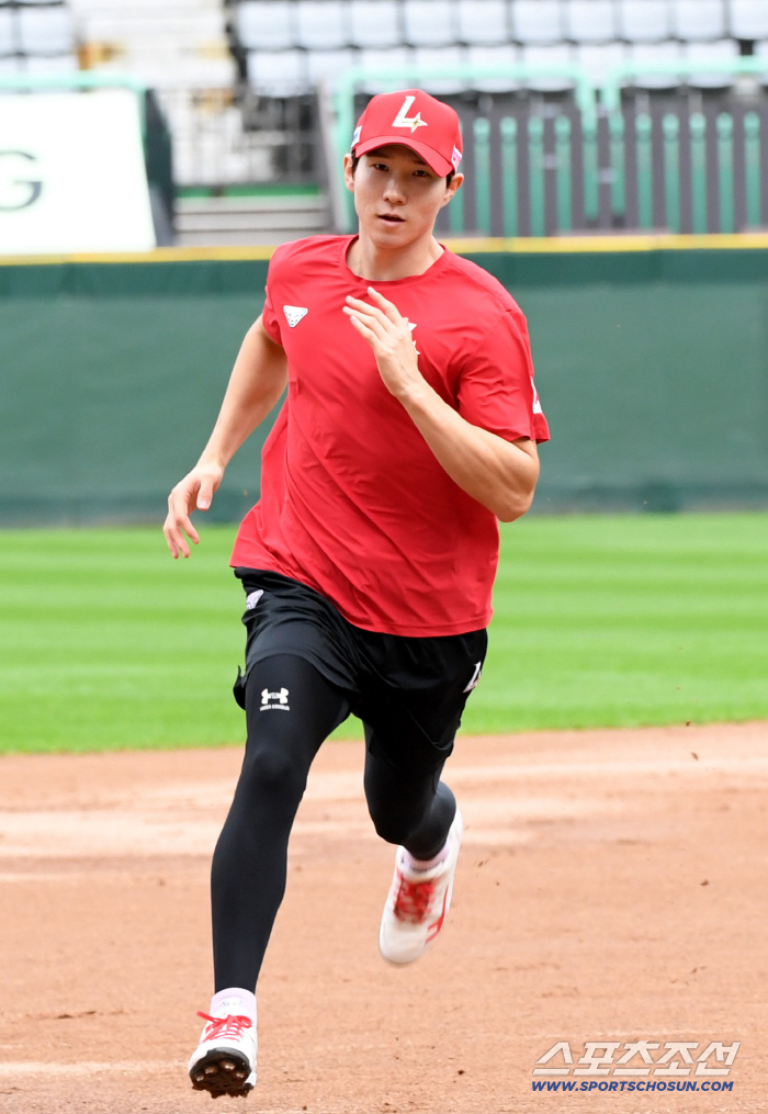  Park Sung-han runs strongly in autumn baseball
