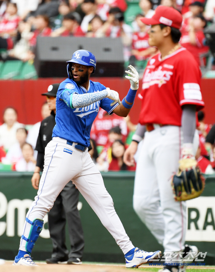  Samsung Diaz, a timely hit
