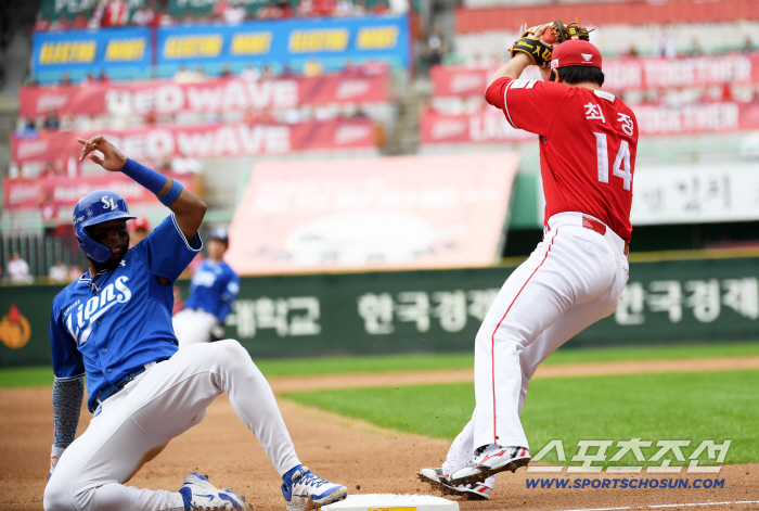 Shortstop Park Sung-han, 3rd baseman Choi Jeong finishes