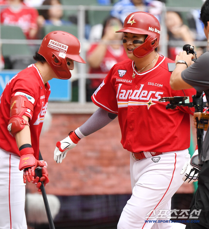  Smiling Ko Myung-joon starts another home run