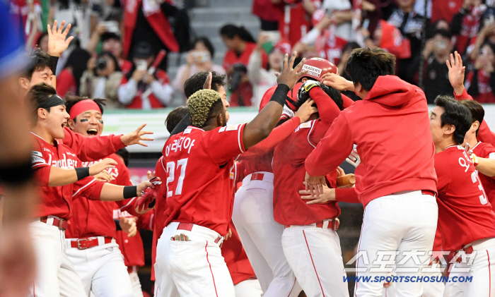  SSG won with a walk-off home run by Kim Sung-wook in the bottom of the ninth inning