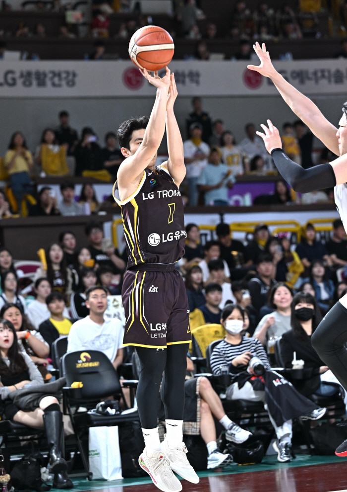 23R Maray  3P 5 outside organic awards under the basket. LG, KT, vanquished. Absolute reference point LG, why double-edged sword KT didn't pass