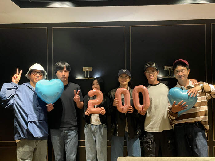 Boss got 2 million in 10 days..Park Chan Wook has no choice but to make it faster. 