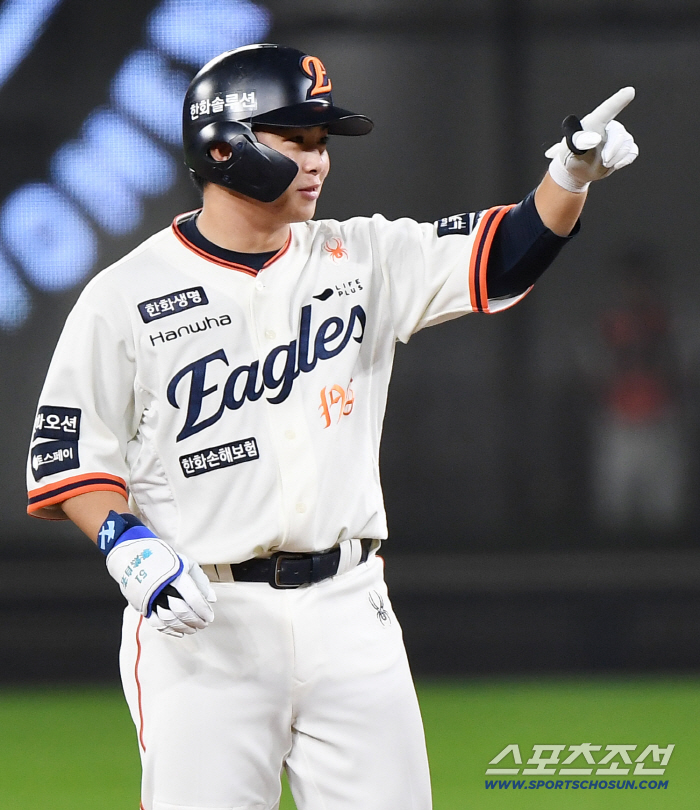 Jung Woo-joo finished checking the KKK bullpen → Even the captain's home run shot went off...PO Prep Hanwha Overpowers Sangmu 126 