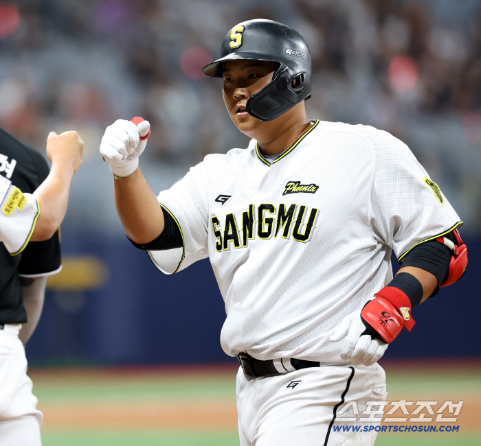 Jung Woo-joo finished checking the KKK bullpen → Even the captain's home run shot went off...PO Prep Hanwha Overpowers Sangmu 126 