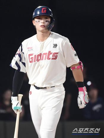 Lotte's pride, Yoon Na-hwang, is no more in the shock team than the fall baseball elimination, and this is the harsh reality