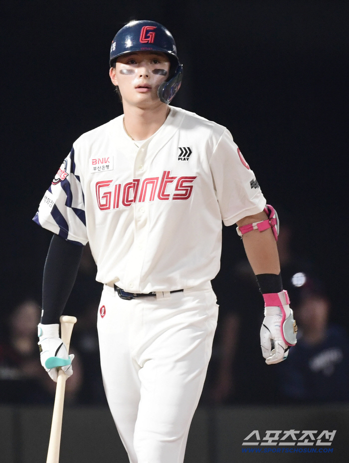 Lotte's pride, Yoon Na-hwang, is no more in the shock team than the fall baseball elimination, and this is the harsh reality