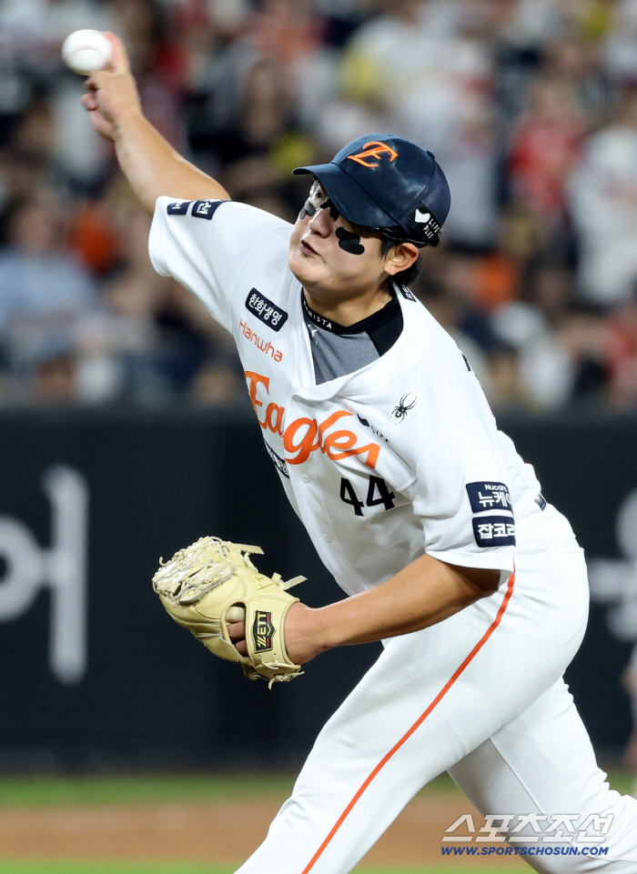  The Future Bombing Han Donghee is chosen as a surprise. Dongju Seo-hyun Wooju Hanwha Fastball Trio is also on board. 35 members of the national team to meet in Japan in November will be announced
