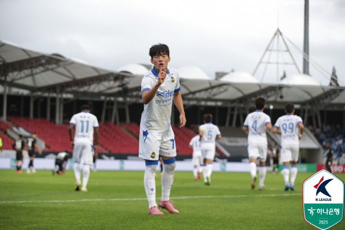 Our natural enemy to take the lead is working again! Seongnam maintains its only unbeaten record against Incheon this season despite its inferiority from Benicio's exit 