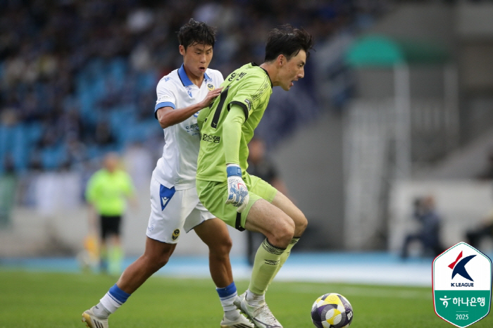 Our natural enemy to take the lead is working again! Seongnam maintains its only unbeaten record against Incheon this season despite its inferiority from Benicio's exit 