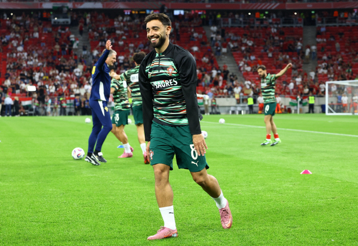 South Korea's captain won't go to Saudi Arabia. Follow Son Heung-min's path, Manchester United's heart, and openly reject the seat next to Ronaldo. I had no intention of leaving