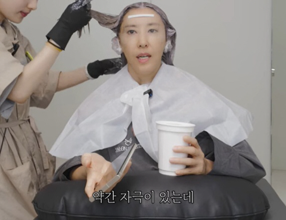 56-year-old Kim Wan-sun confesses to the aftereffects of excessive bleaching, which hurts so much for several days