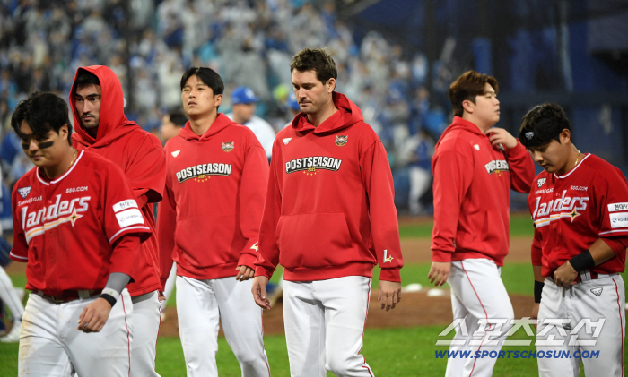 Coach Lee Sung-yong's determination to win Game 4 broke the balance due to Anderson's suspension soldering...It's a shame that I made a mistake in the third inning