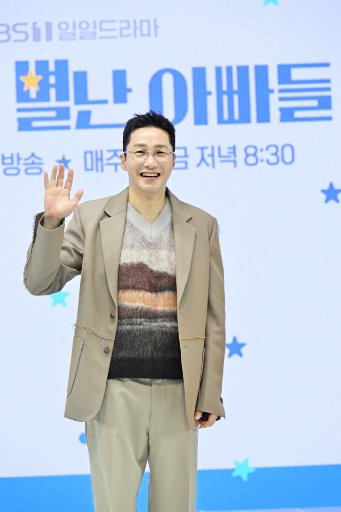 ♥ Except for Lee Young-ja's flirting man, Hwang Dong-ju's affair, the collection of characters I played (Marie and eccentric dads)