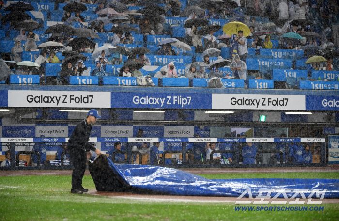Hot Baseball Fever Even in Autumn Monsoon...The third round of semi-PO is sold out again