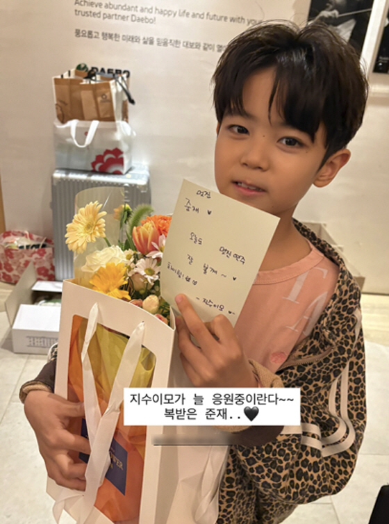 Im Chang-jung, 4th, 8 years old, handsome man wearing a suit and playing the piano, blessed being