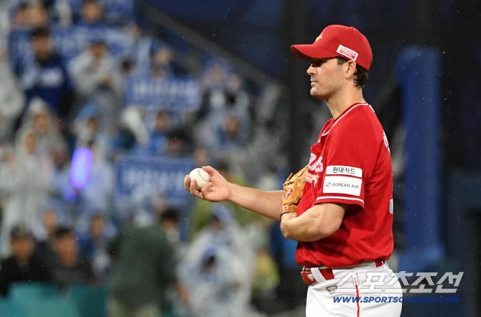 Is it because of rain or the aftermath of enteritis, not injury replacement. Anderson Becomes a Ordinary Pitcher