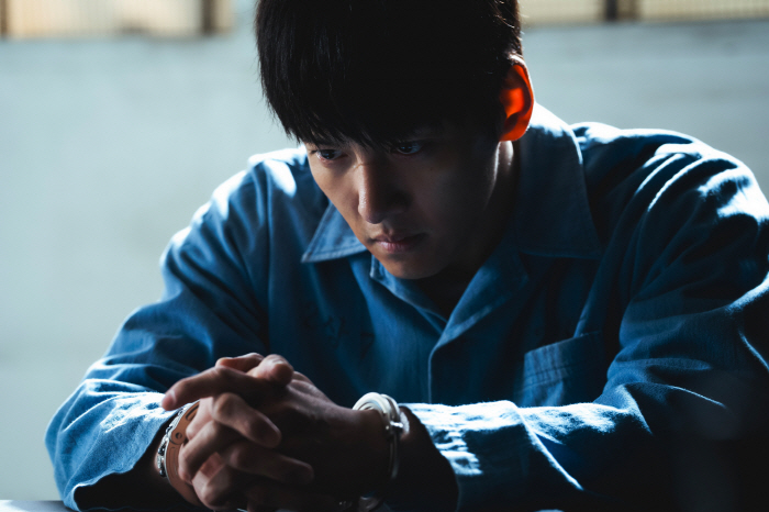 Ji Changwook, how many faces do you have..A new image to be shown with sculptural illustrations