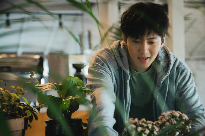 Ji Changwook, how many faces do you have..A new image to be shown with sculptural illustrations
