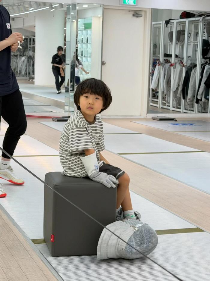 Kim Dong-hyun's 6-year-old child is a huge success in farming and fencing, but amazing physical education DNA