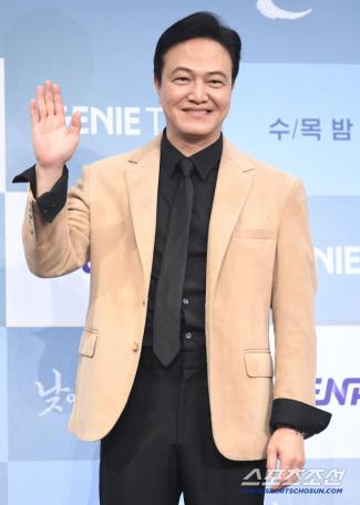 Manager Jung Woong-in was swindled with his entire fortune, which he earned as a bond tax friend as collateral for my property (table for four)