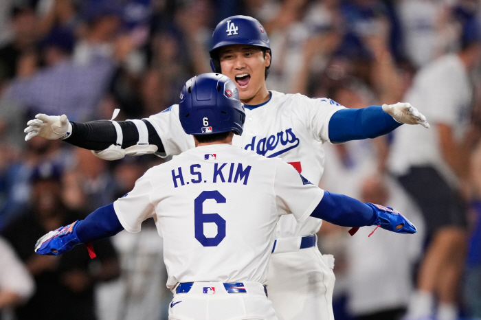 NLCS roster? It's ambiguous. Adrenaline runner Kim Hye-sung, who is underutilized, failed or remains in the Dodgers Championship Series