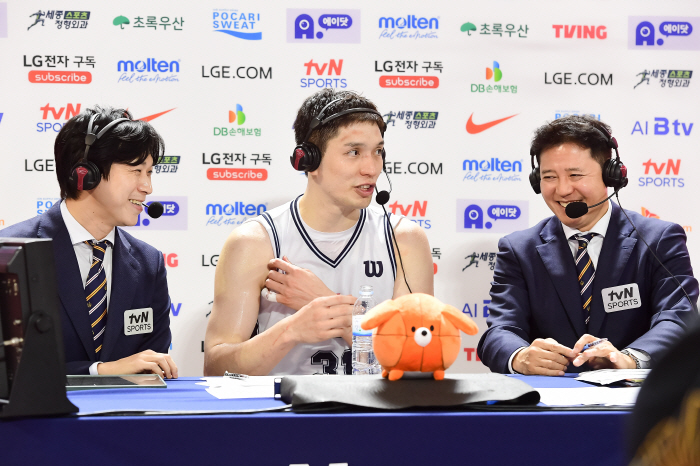  Director Jang Jae-seok and Lee Sang-min complimented him