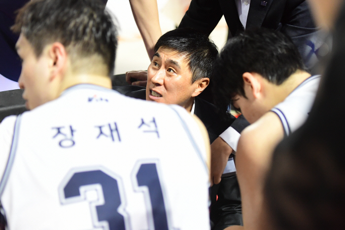  Director Jang Jae-seok and Lee Sang-min complimented him