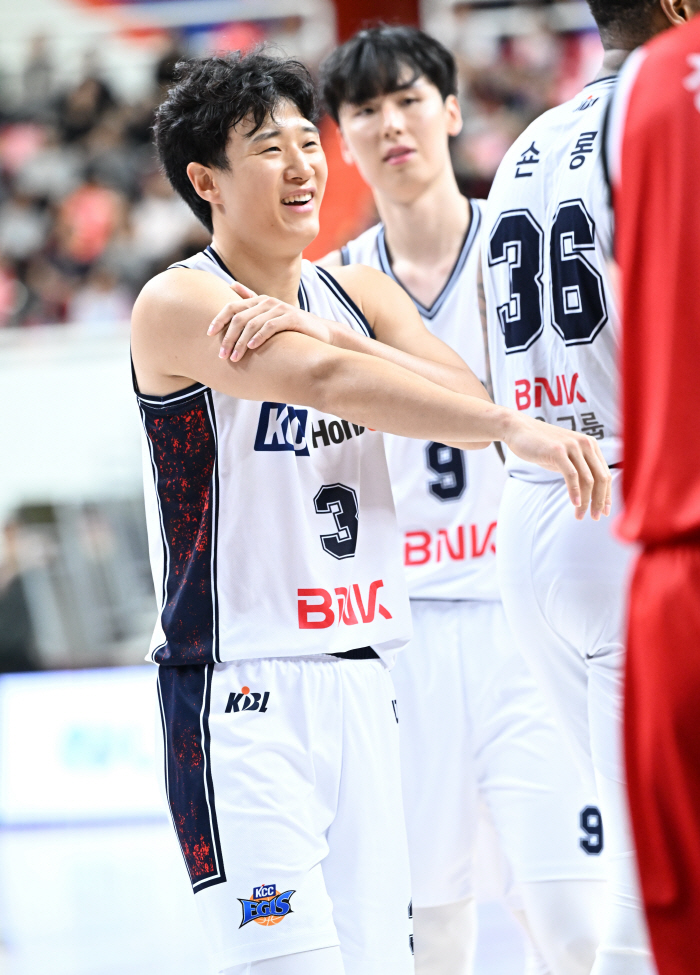  Director Jang Jae-seok and Lee Sang-min complimented him
