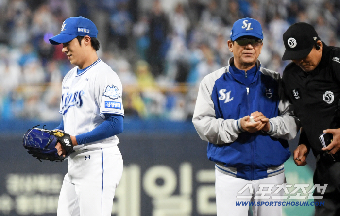  After persuading Won Tae-in Choi Il-eon, the coach, to replace the pitcher