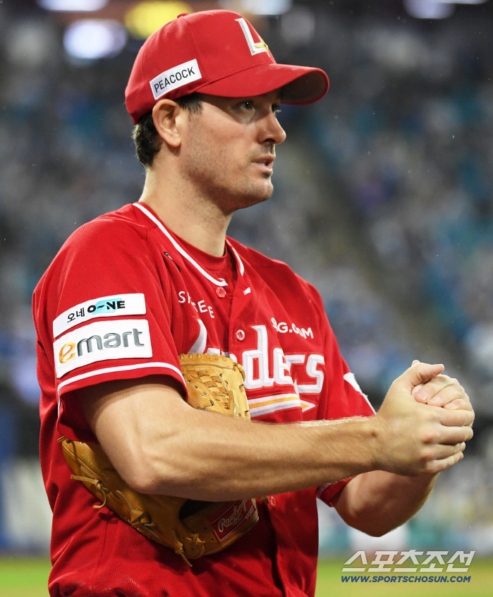  Anderson prepares to take the mound in fall baseball