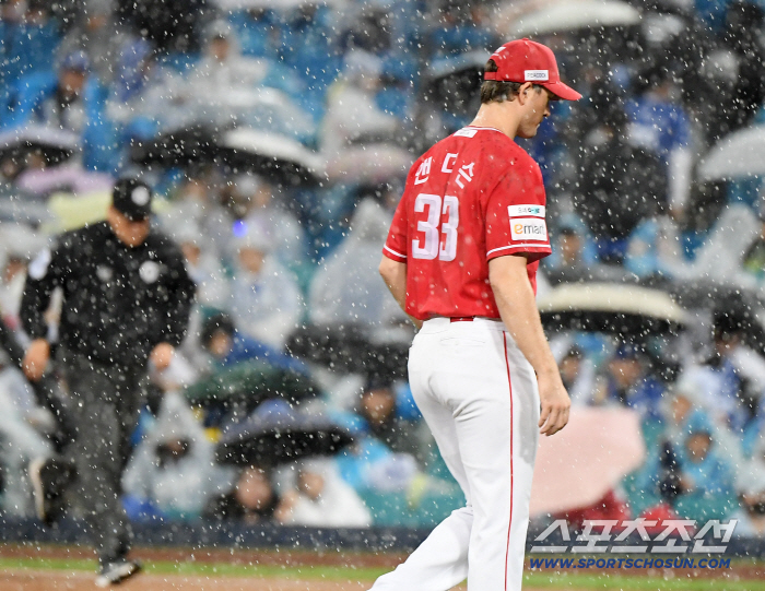  Anderson stops raining as soon as he takes the mound
