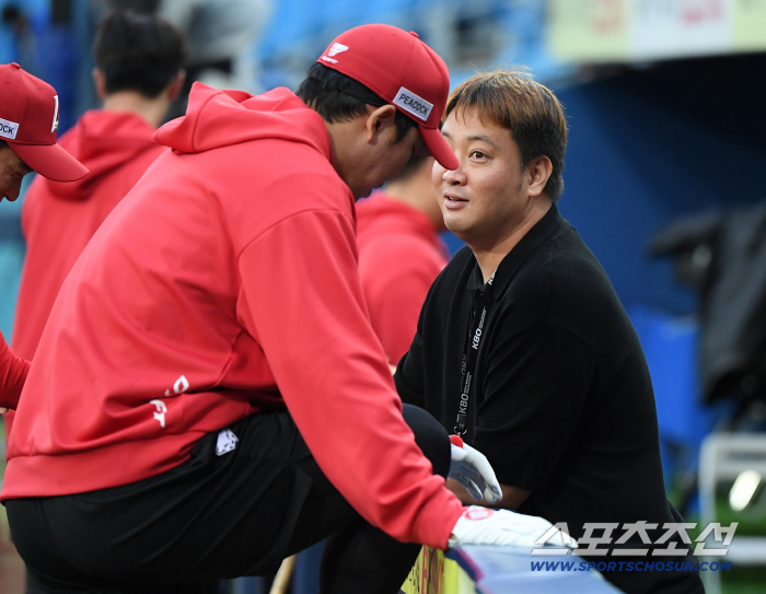  Chae Tae-in visited the SSG dugout