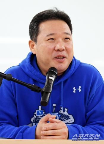  Director Park Jinman's smile