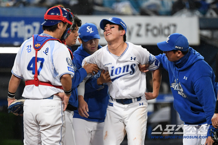  Kim Young-woong injured in the second half of the game
