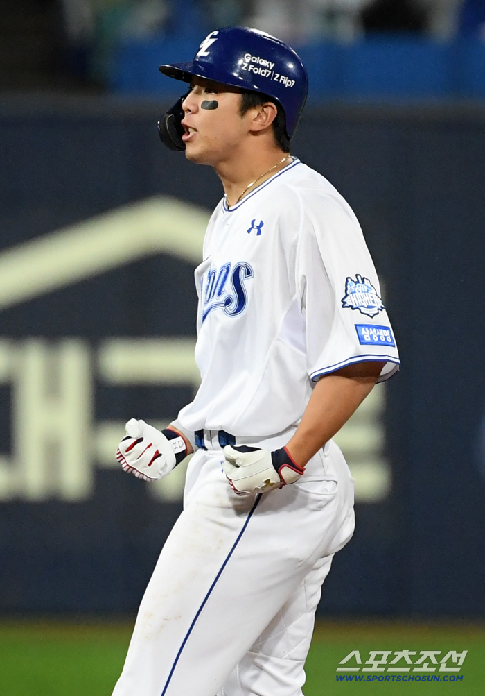  KIM YOUNG WOONG roars