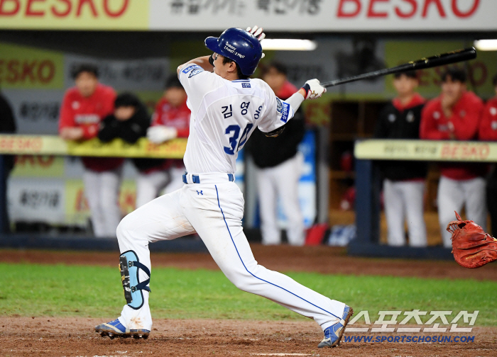  Kim Young-woong's angry RBI double