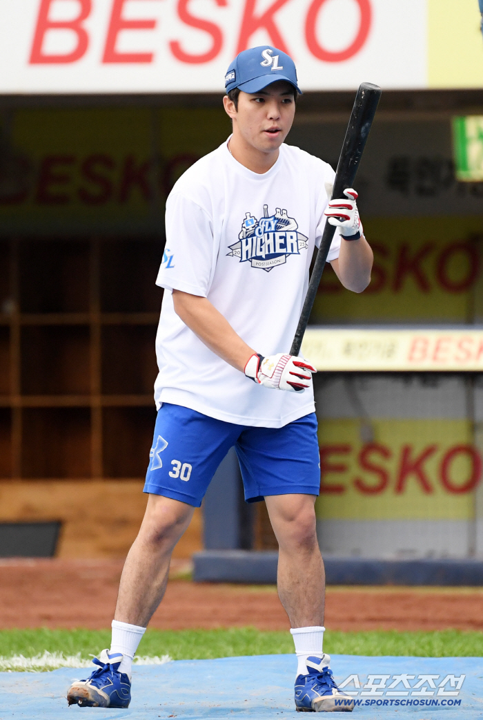  Kim Youngwoong bat. Nice to meet you