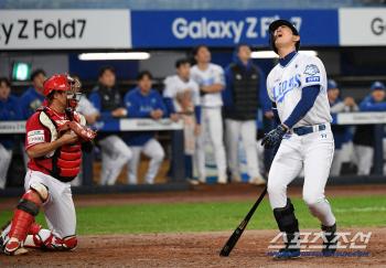  Koo Ja-wook struck out after 17 pitches