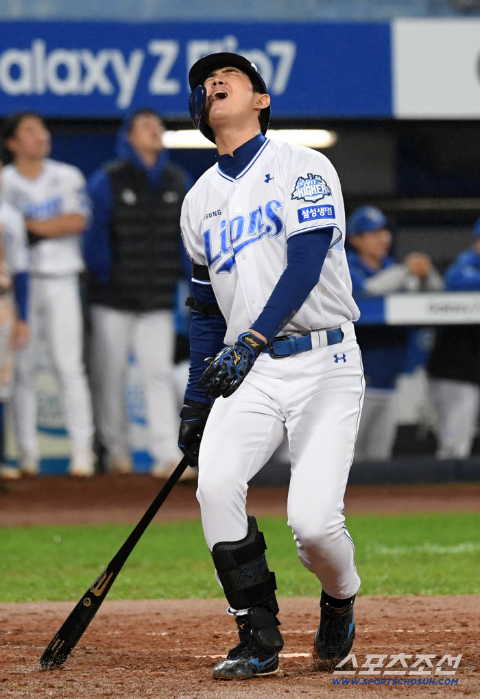  Koo Ja-wook struck out after 17 pitches