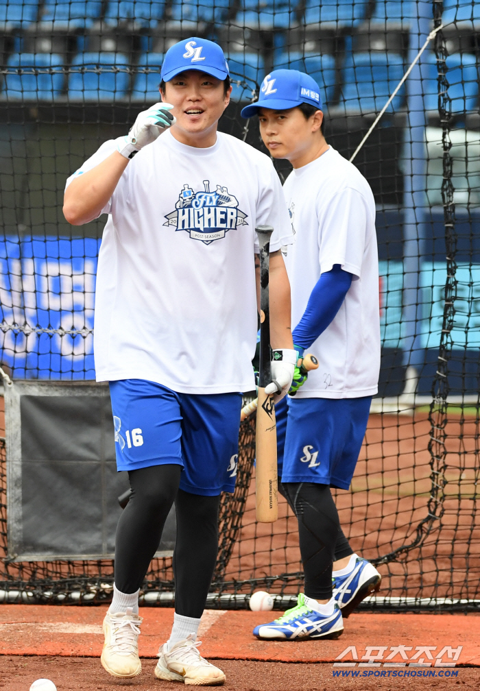  Ryu Jihyuk, Kim Heongon, bunting training