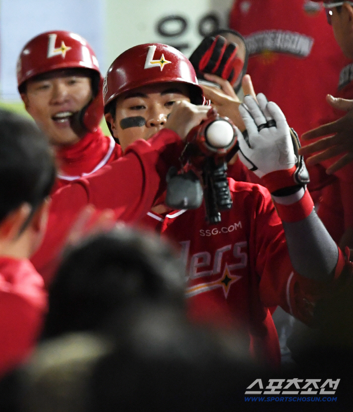  SSG Ko Myung-jun's two-run shot in the 9th inning